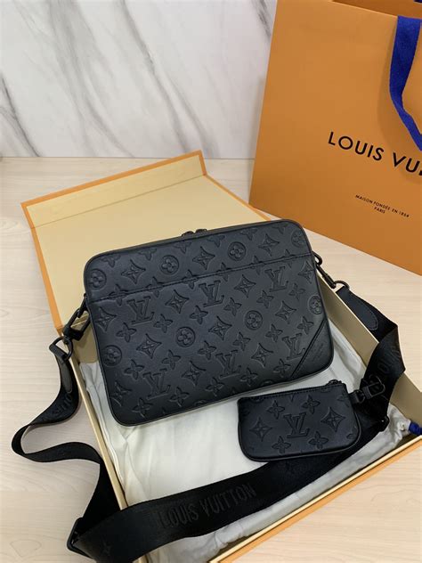 louis vuitton messenger bag women's price